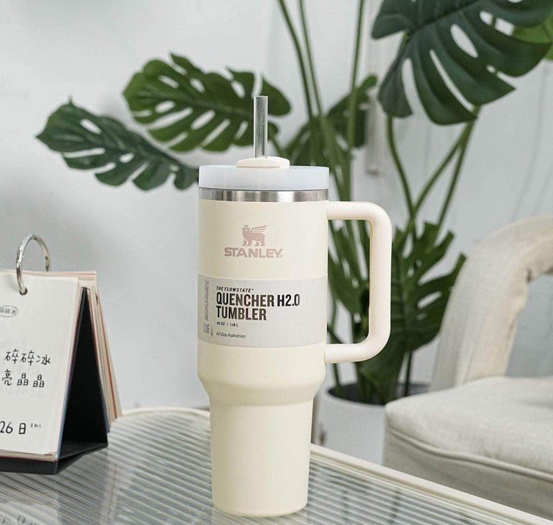 Stanley The Quencher H20 Flowstate Tumbler Cream
