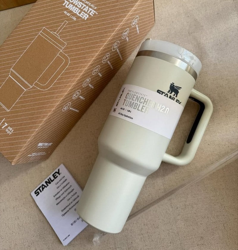 Stanley The Quencher H20 Flowstate Tumbler Cream