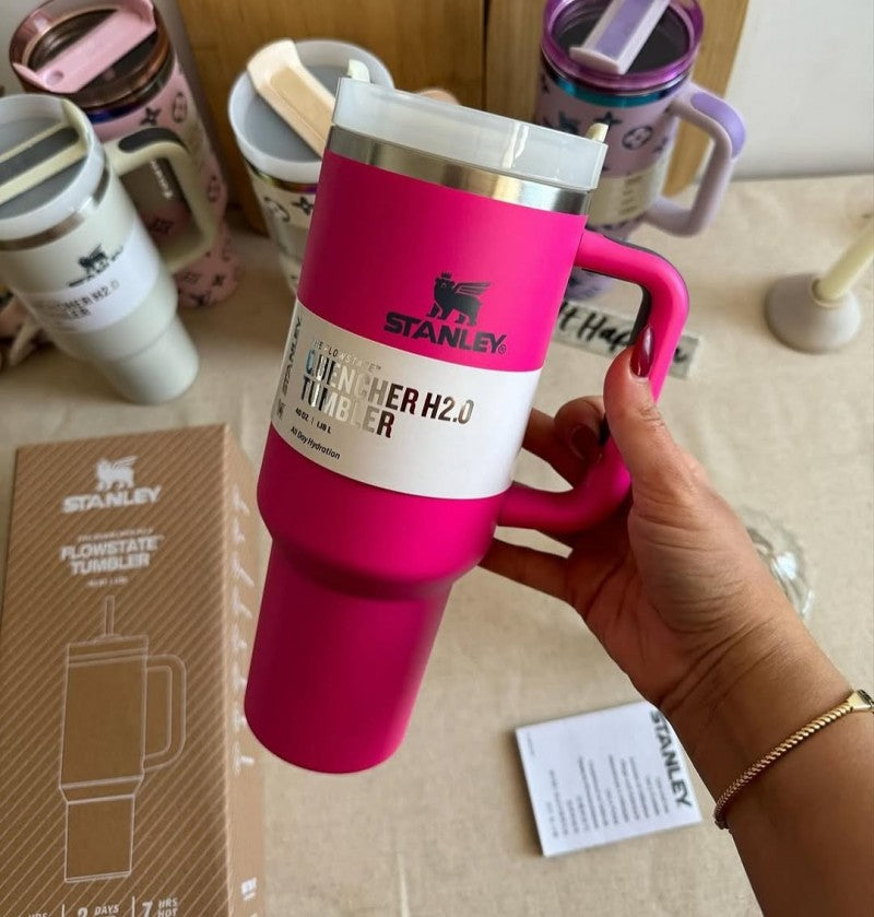 Stanley The Quencher H20 Flowstate Tumbler Hot Pink