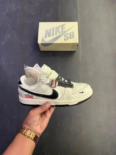 Nike SB Dunk Low SUPREME X WHITE BLACK