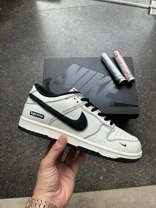 Nike SB Dunk Low SUPREME X WHITE BLACK