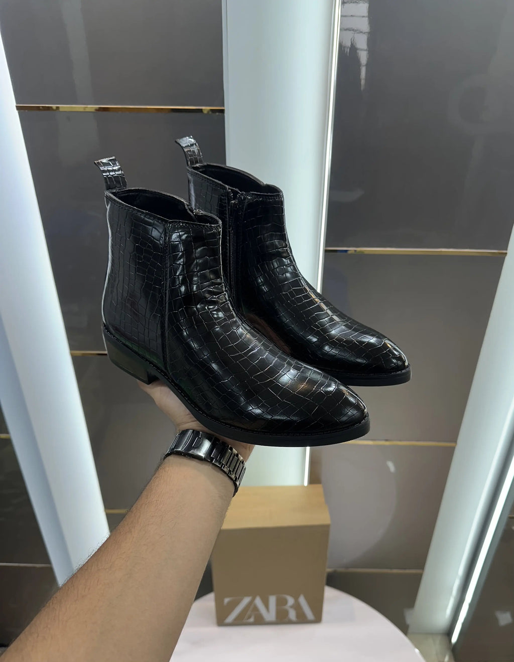 Zara_Chelsea Round Toe Black Boots