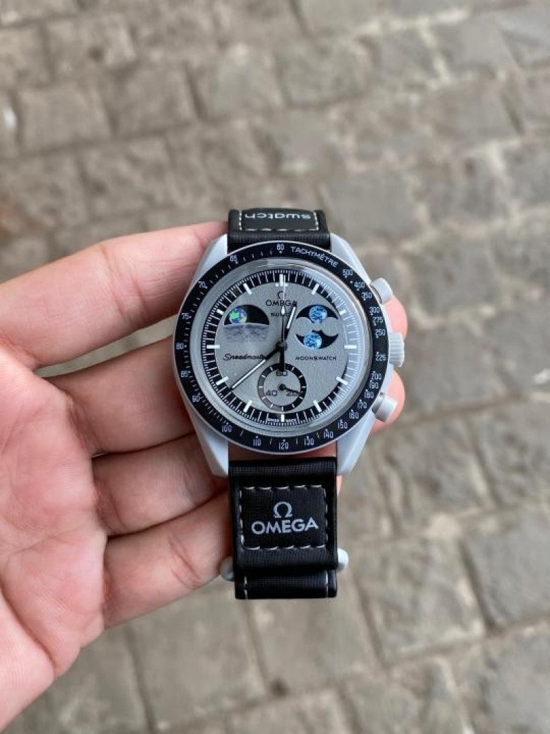 Omeg a Speedmaster X SWATC H Moonswatch