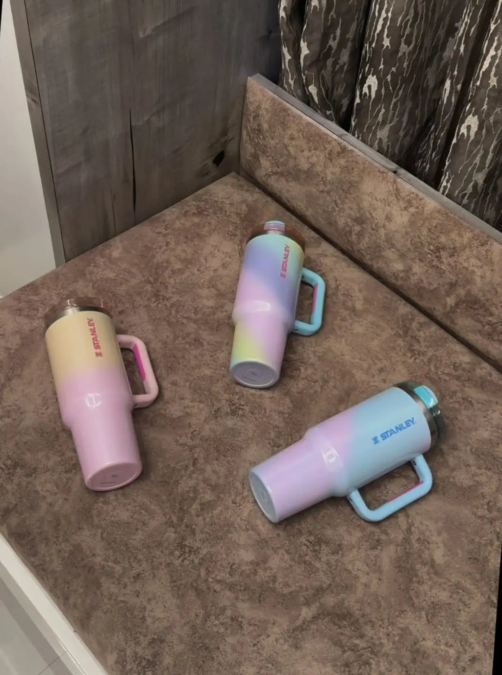 Stanley x Dual Glossy Glitter Gradient Blue Pink Tumbler