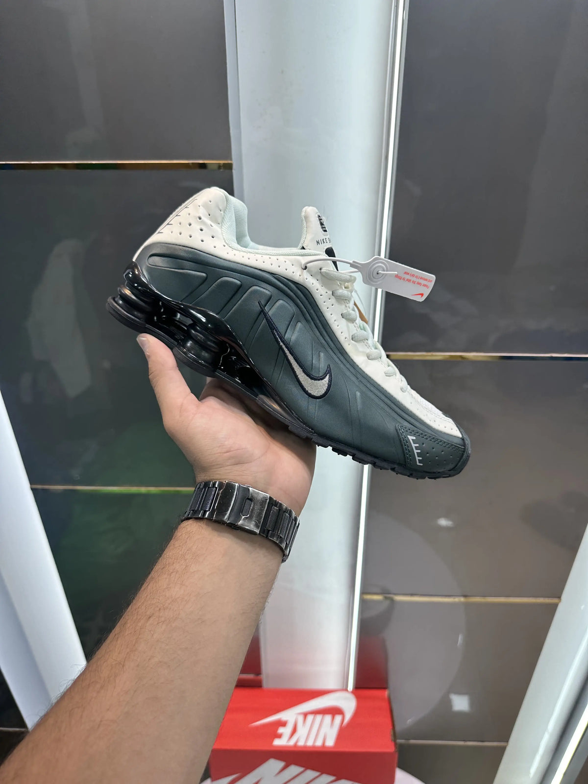 Nike_Shox R4 Black Spruce Olive Shoes