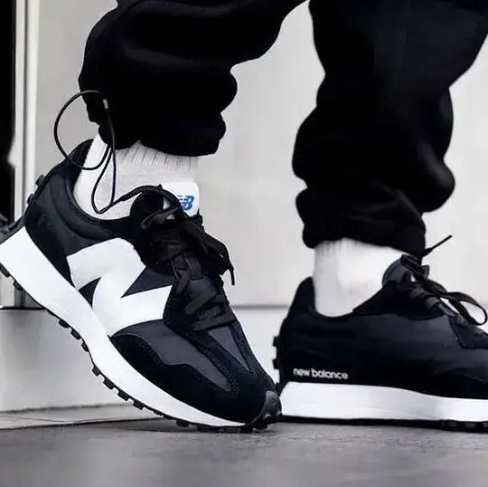 New Balance 327 Black white