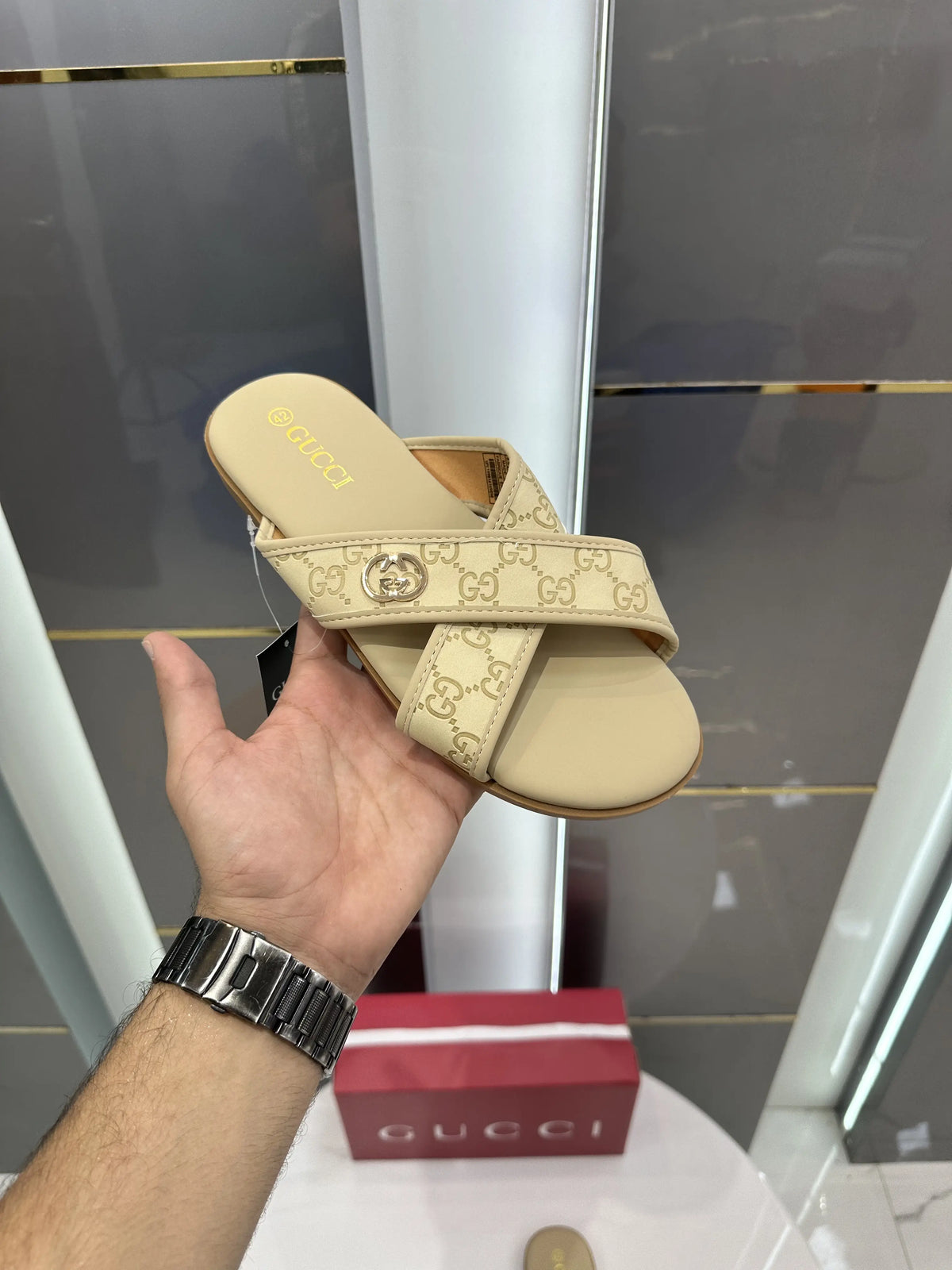 Gucci_Beige Cross Metal Logo Premium Slids