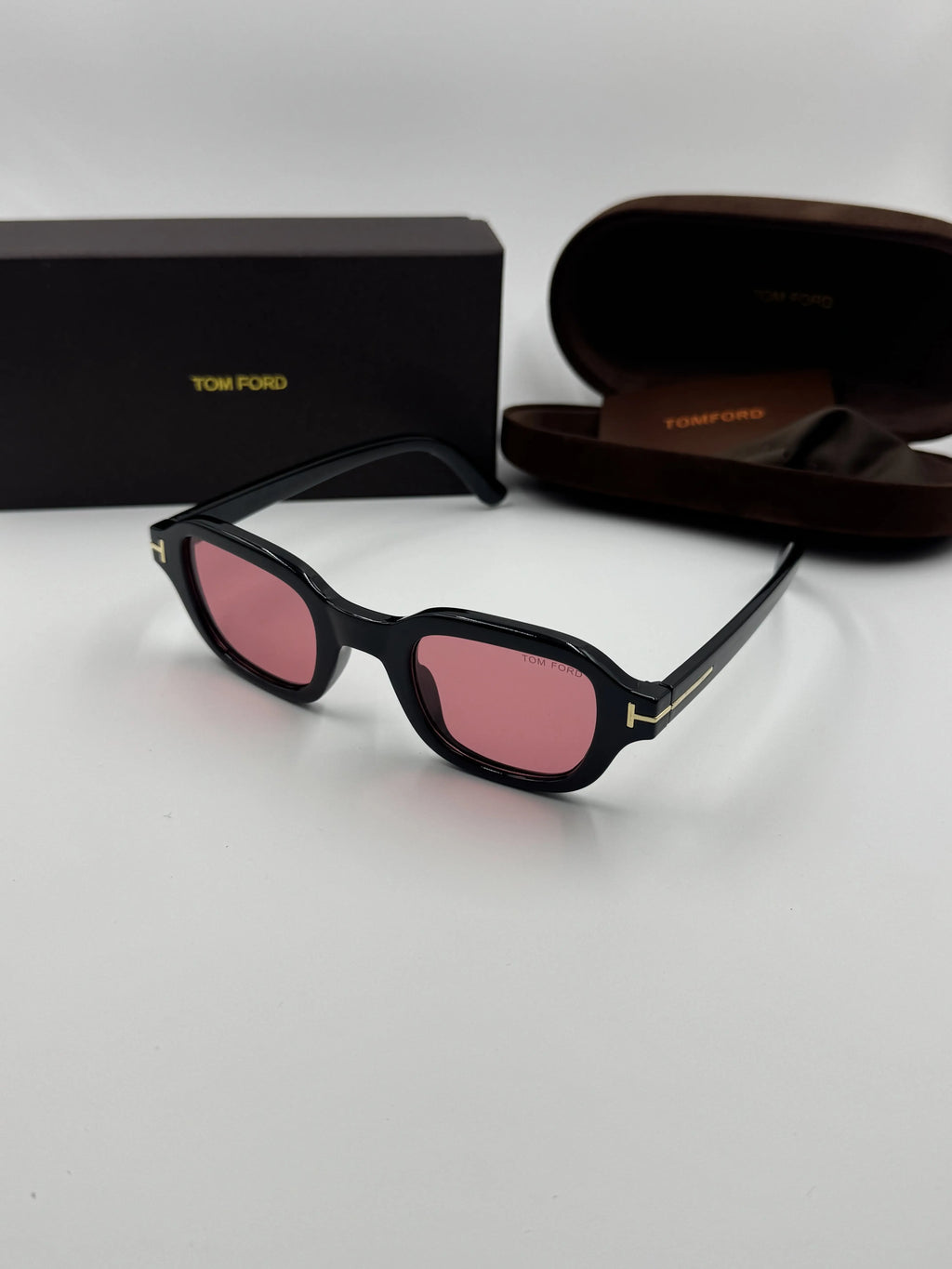 Tomford_350_Black_Red