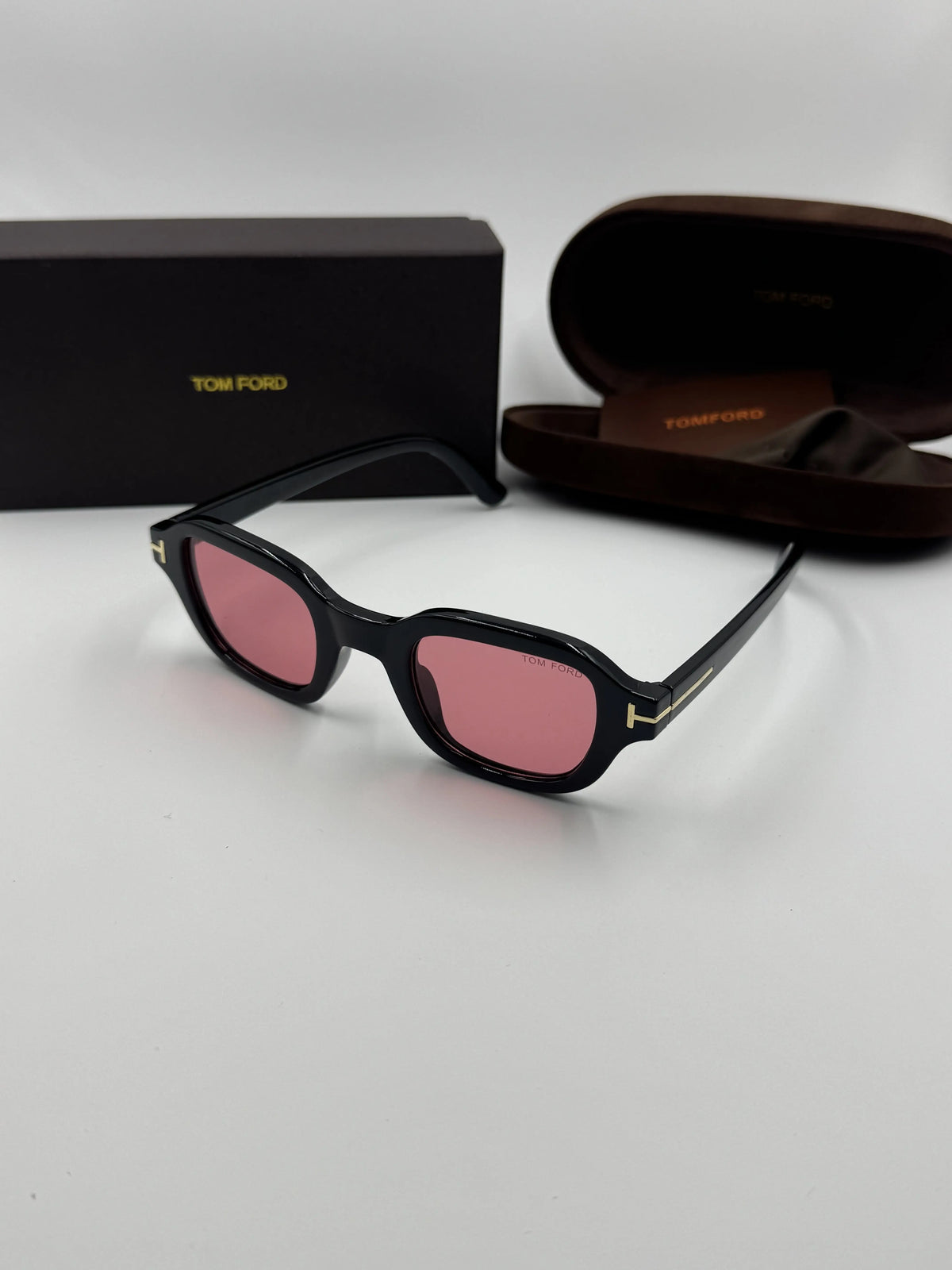 Tomford_350_Black_Red