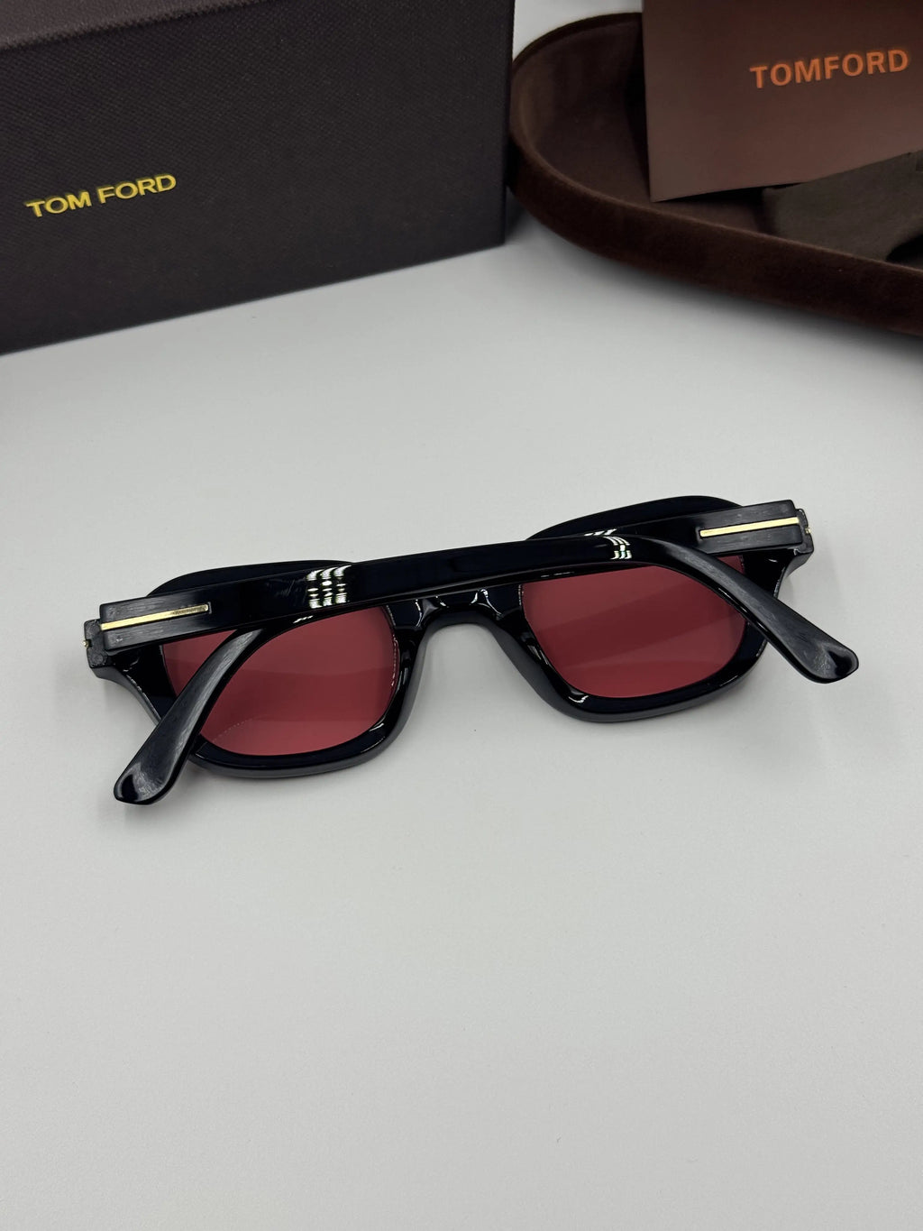 Tomford_350_Black_Red