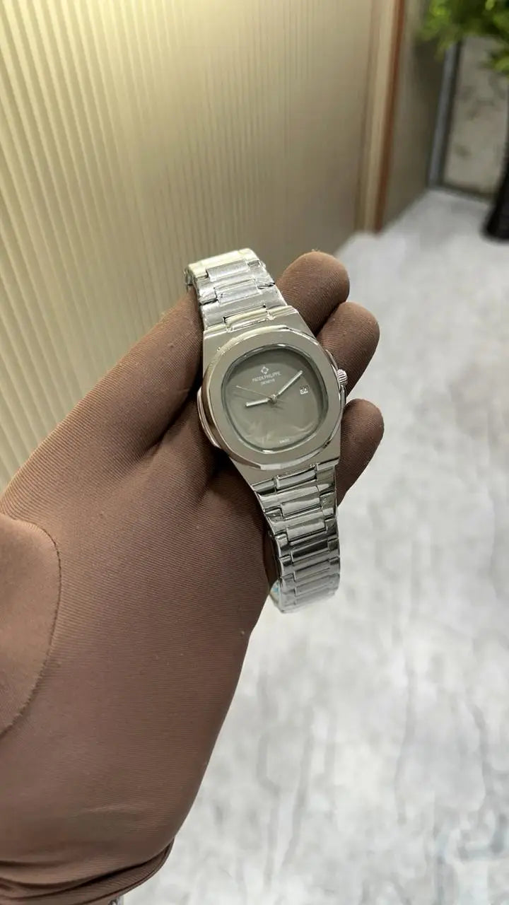PATEK PHILIPPE  Nautilus