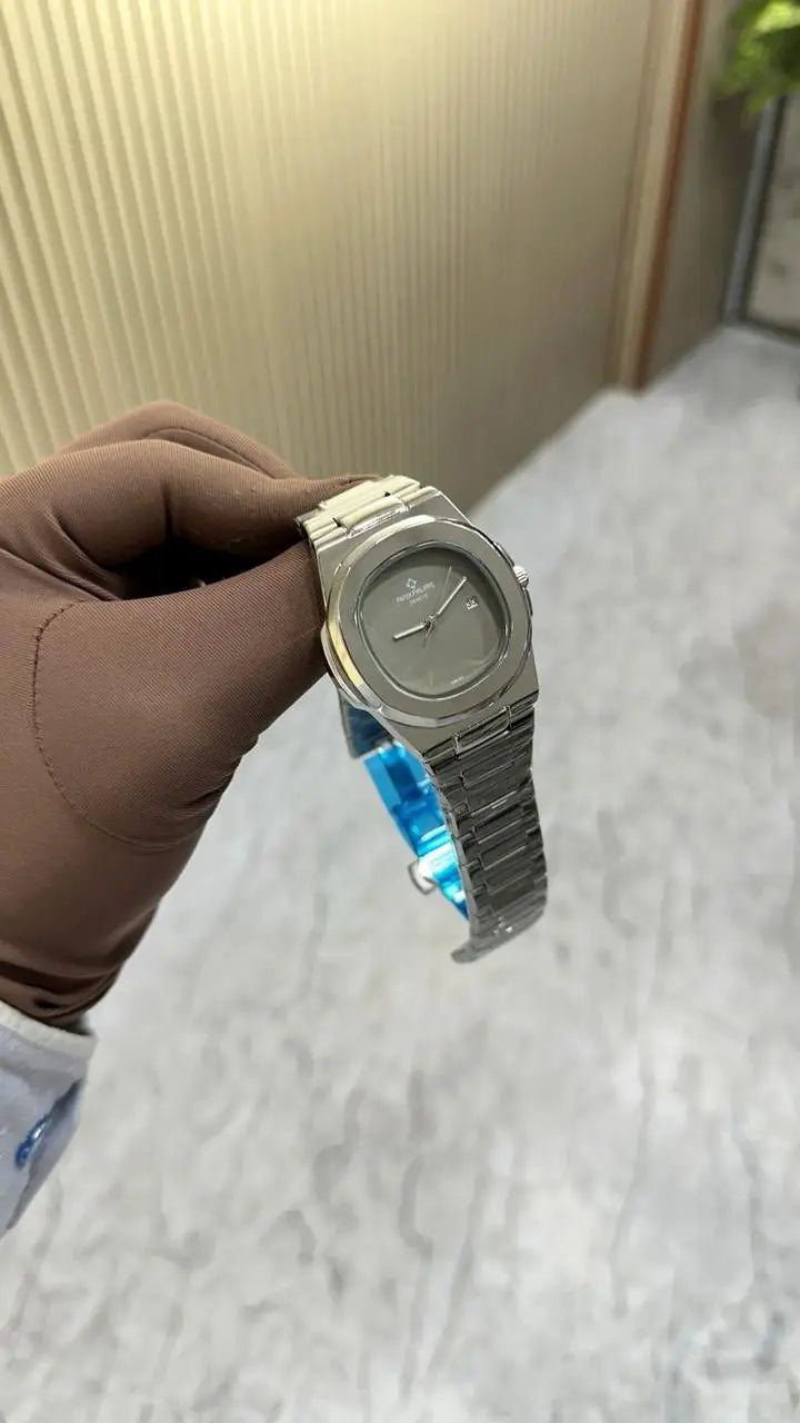 PATEK PHILIPPE  Nautilus