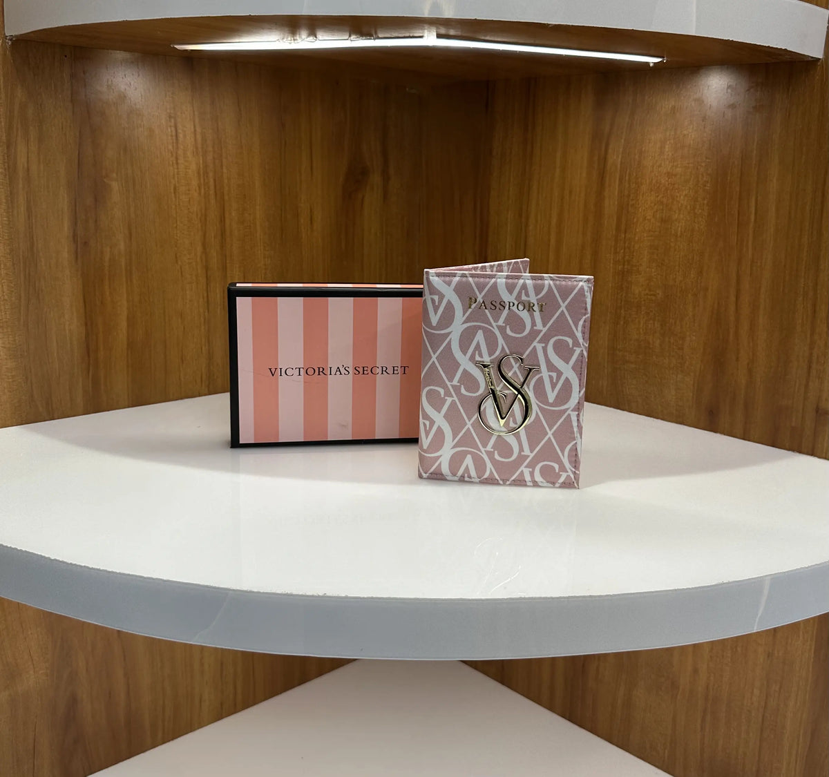 Victoria s Secret Women Passport Cover vs720