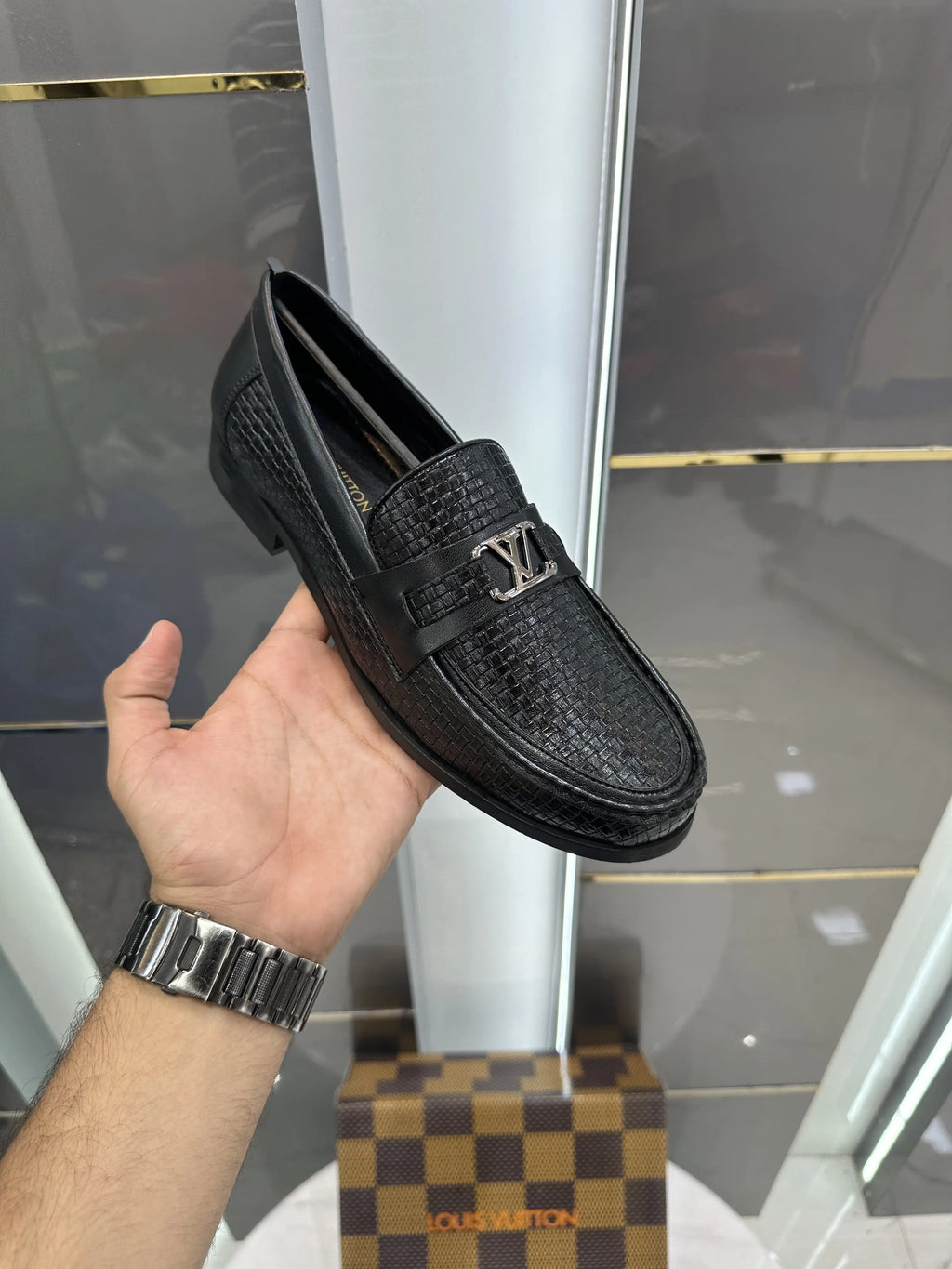 Louis_Vuitton Black Premium Leather Formal Loafers