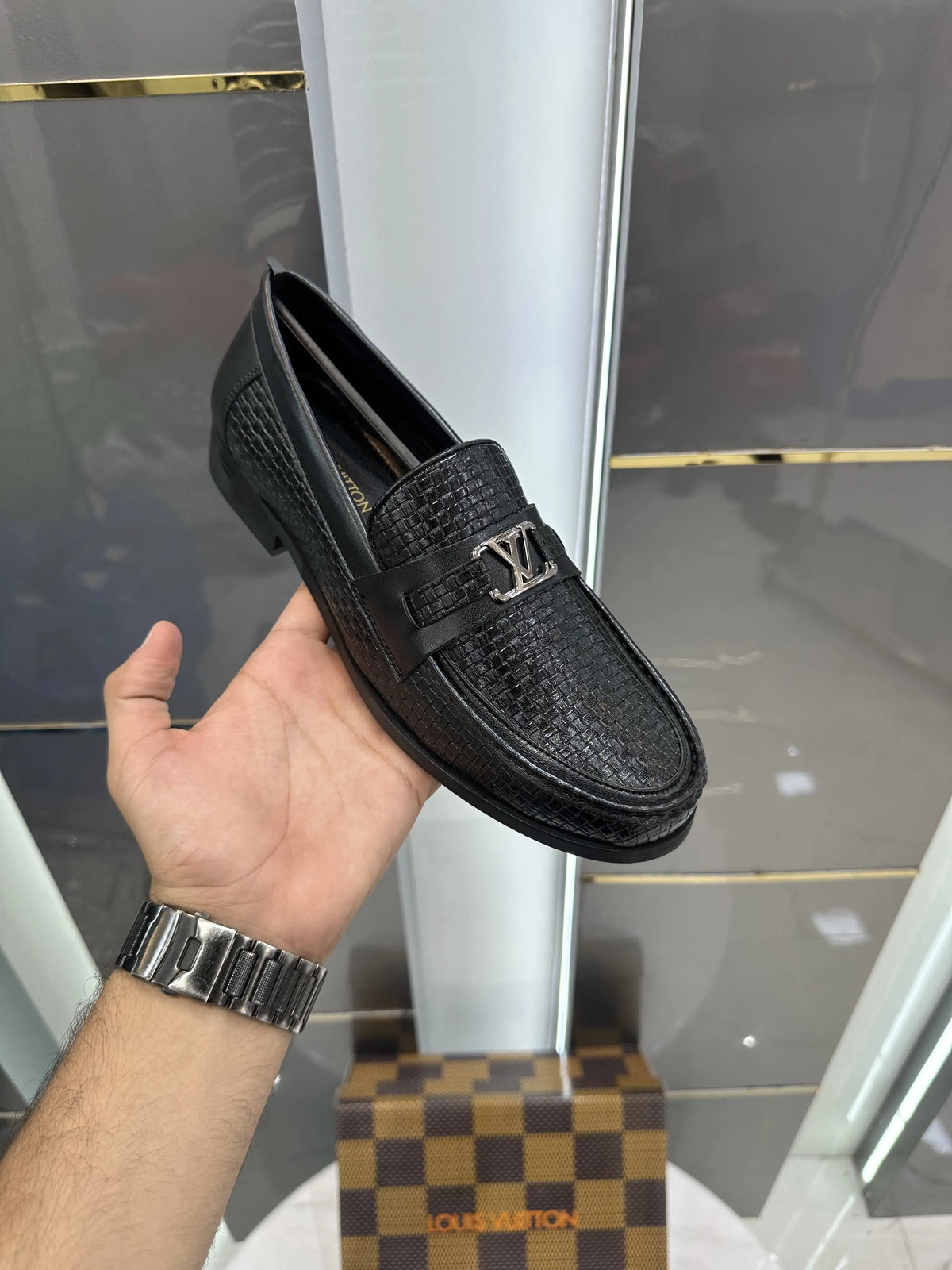 Louis_Vuitton Black Premium Leather Formal Loafers