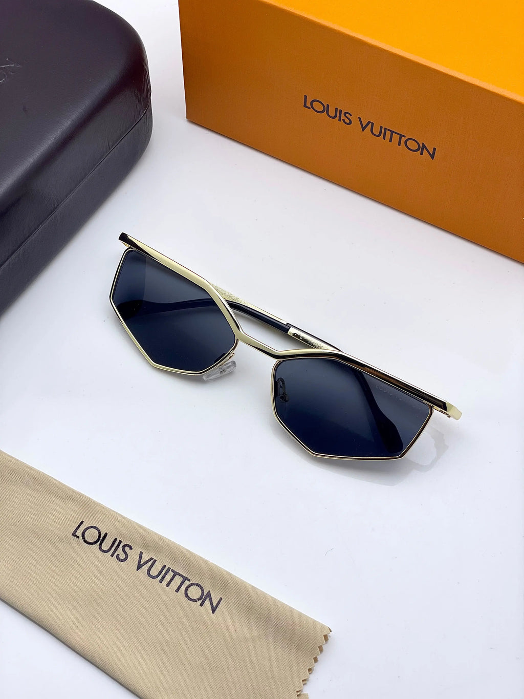 Louis Vuitton 3224 gold black