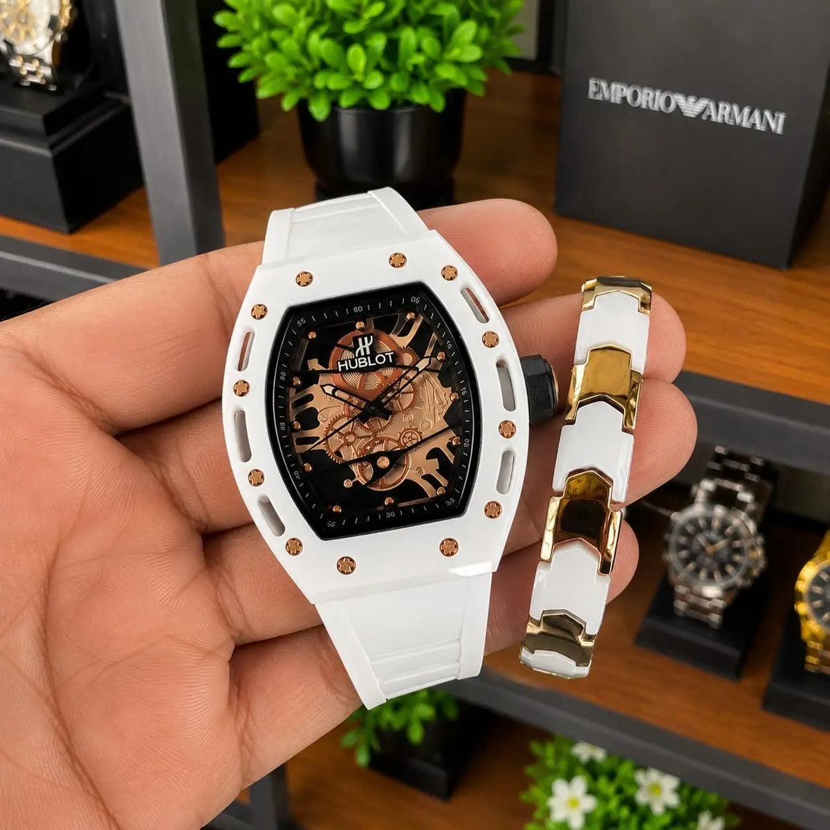 Hub lot white