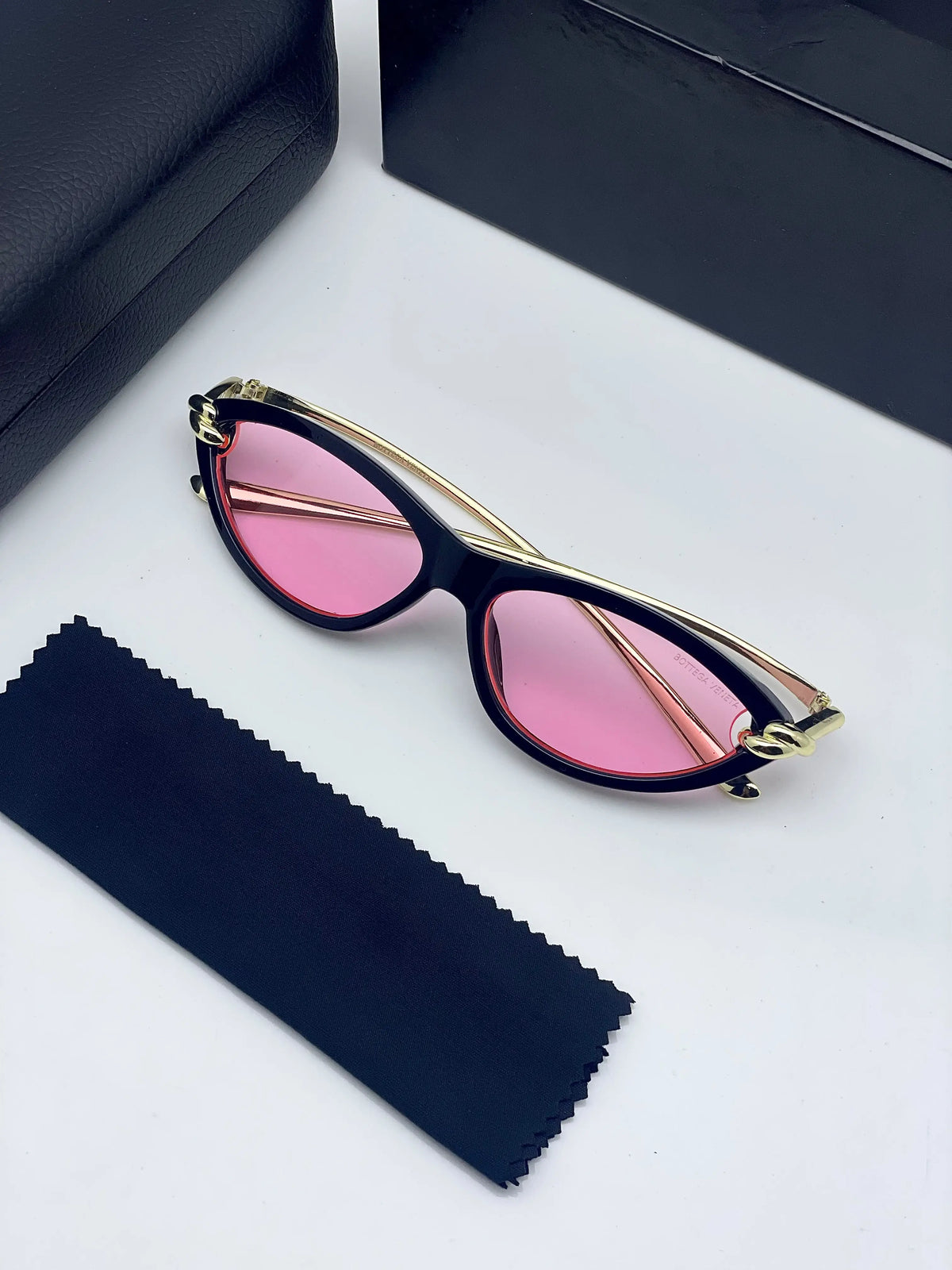 Bottega Veneta 305 gold pink