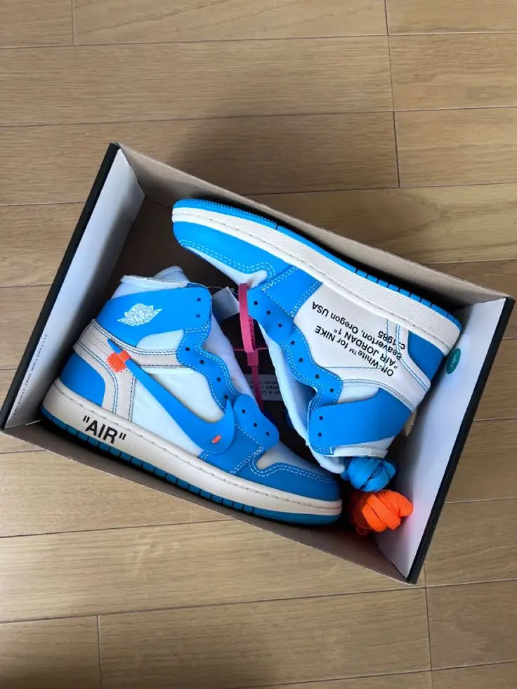 Nik e Jordan retro 1 X off white UNC Blue