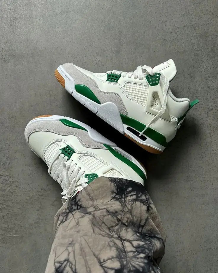 Jordan Retro 4 Pine Green Surplus Semi UA
