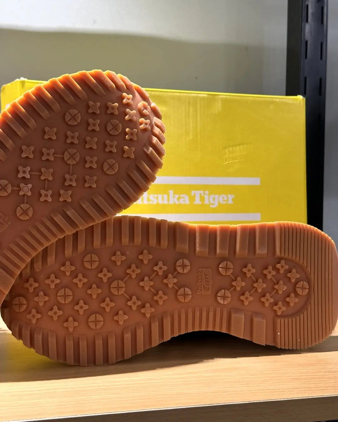 Onitsuk a Tiger Moage CO Cream Black Suede Quality