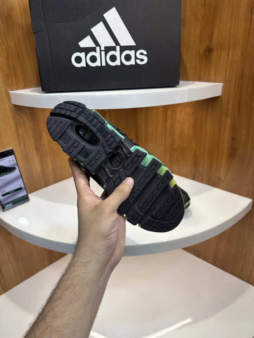 Adidas_Megaride Core Black Screaming Green