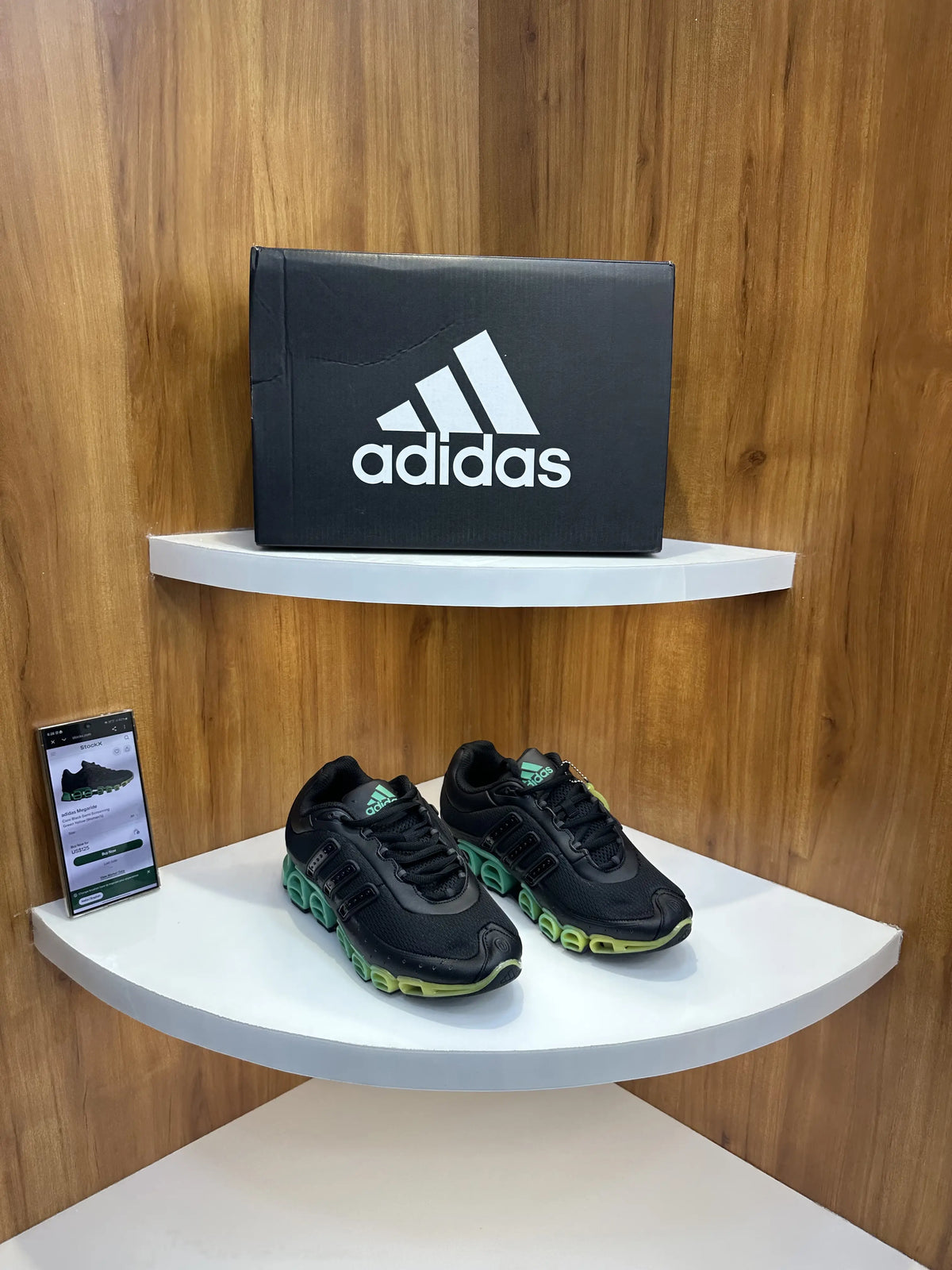 Adidas_Megaride Core Black Screaming Green