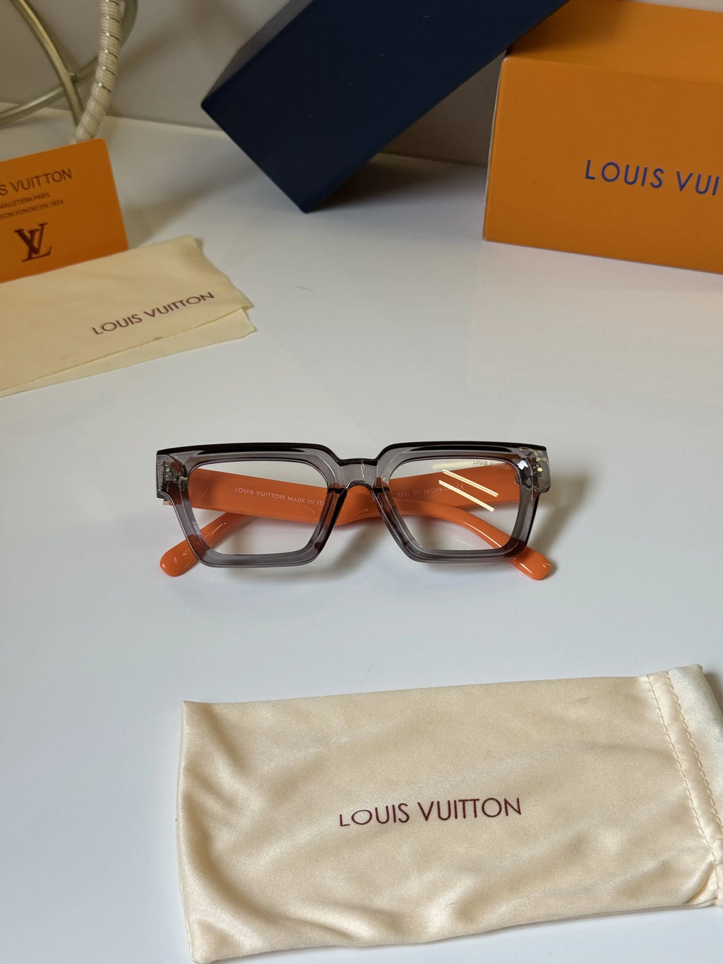 Louis_Vuitton_3311_Orange_Grey_Plano