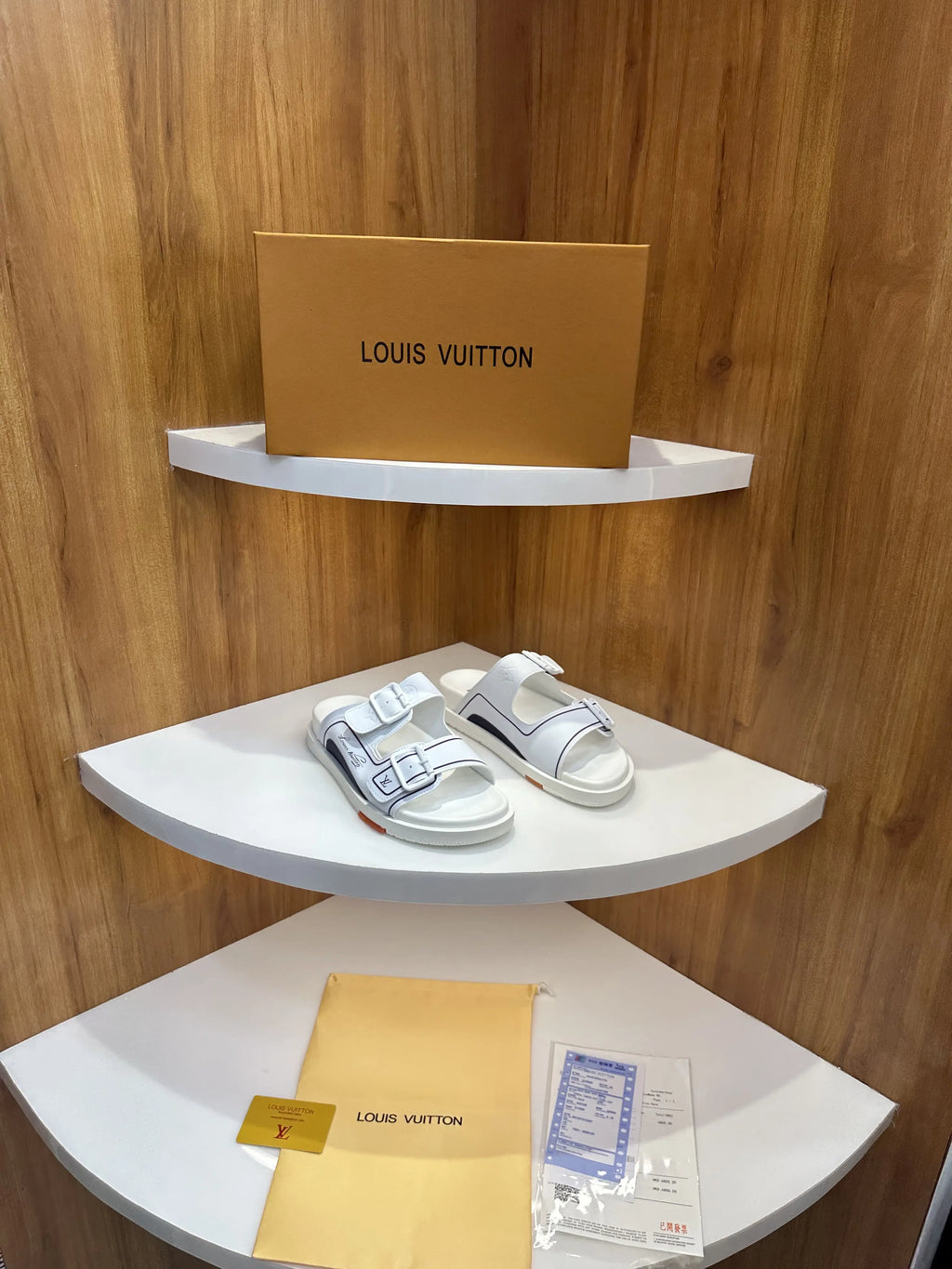Louis_Vuitton_All White Double Lock Premium Slide