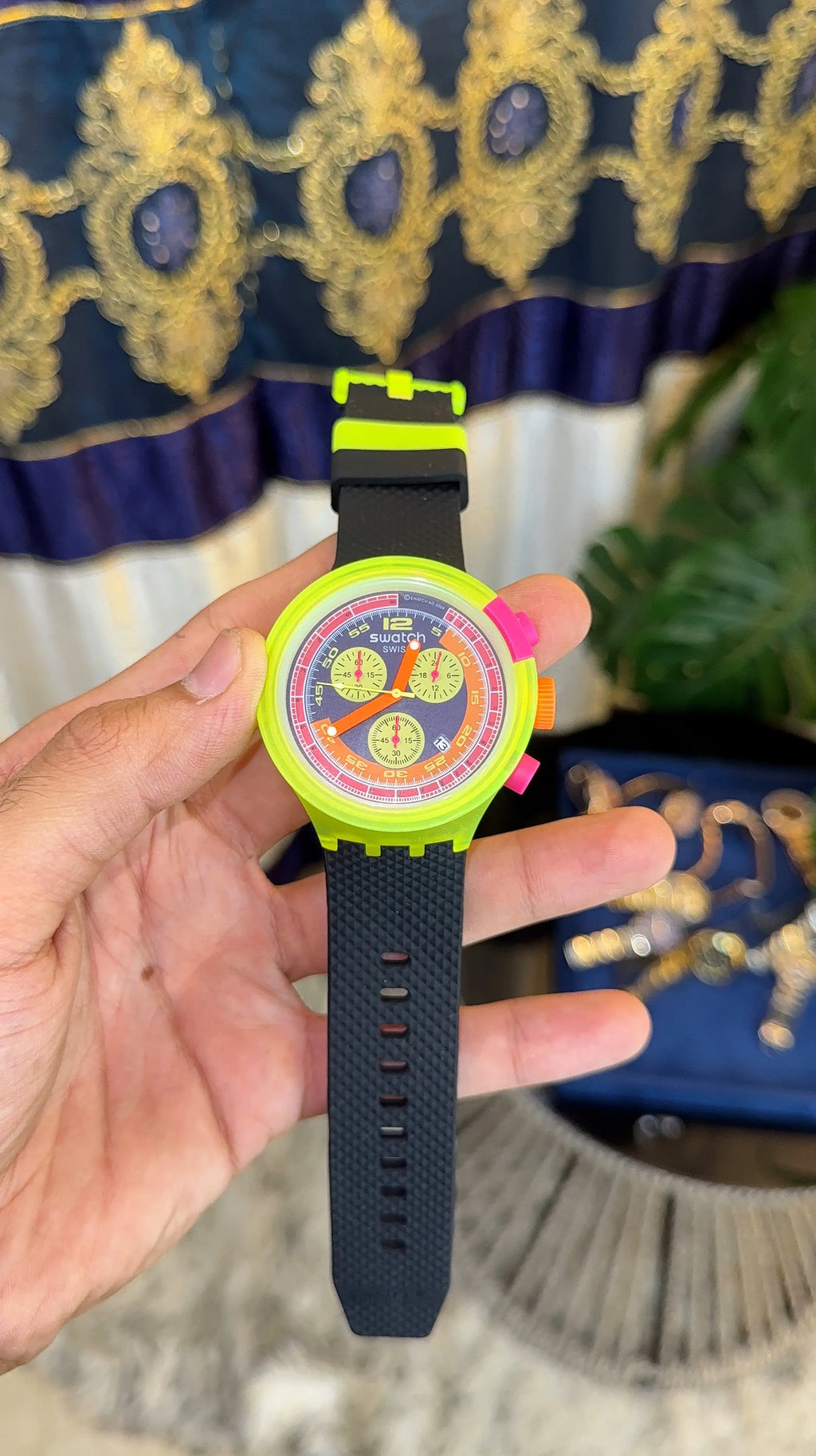 Swatch Neon Party To The Max Quartz Chronograph Unisex
