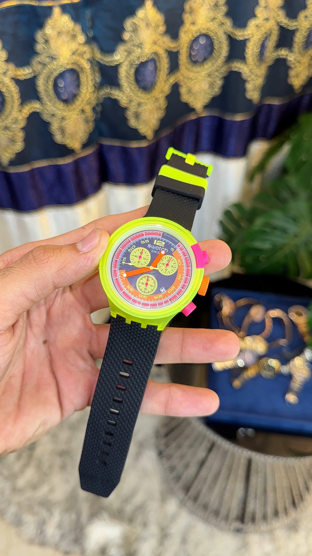 Swatch Neon Party To The Max Quartz Chronograph Unisex