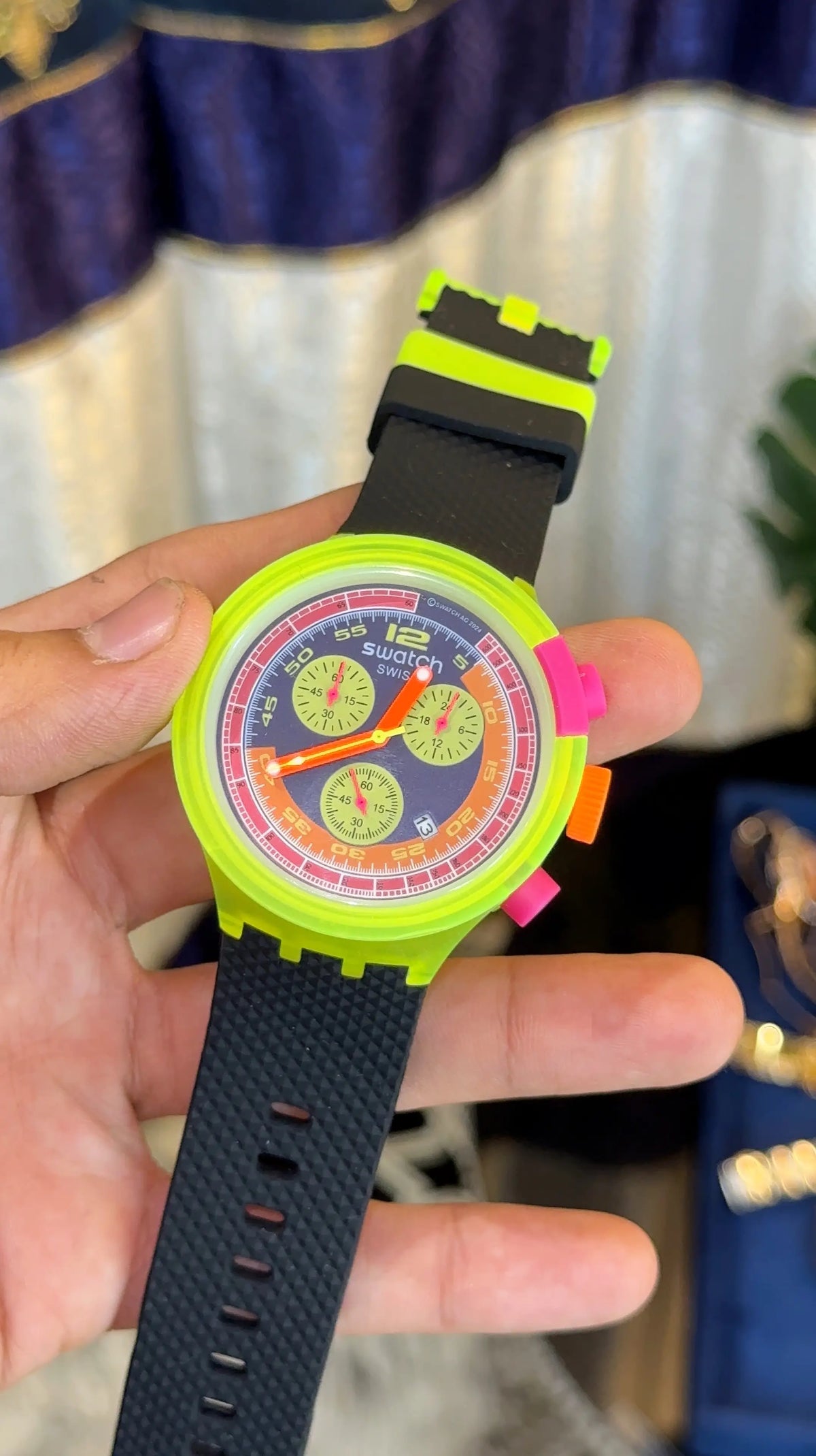 Swatch Neon Party To The Max Quartz Chronograph Unisex